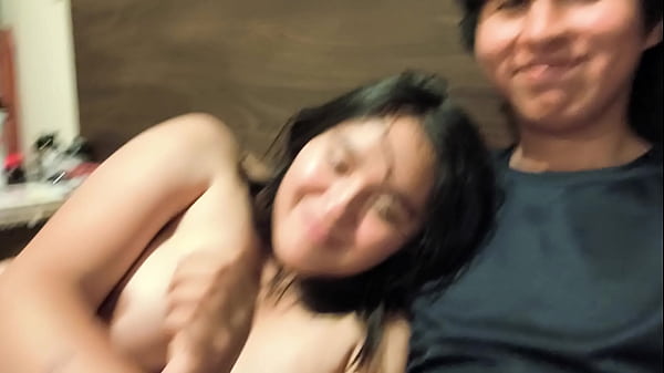Mi amiga cristiana de 18 años vuelve para tener SEXO conmigo todo el dia