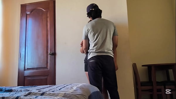 Embarazando a mi vecina, su novio trabaja todo el día y no la satisface