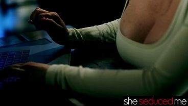 SHESEDUCEDME Pole Dance Seductionx