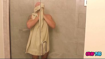 ClubTug – Hot big boob blonde Bella proves she’s ultimate handjob queen