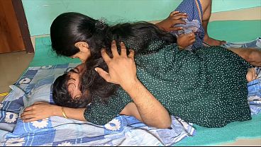 Sauteli Behen Ne Sautela Bhai Ke Room Mein Jaakar Apni Chut Ki Pyas Bujhai